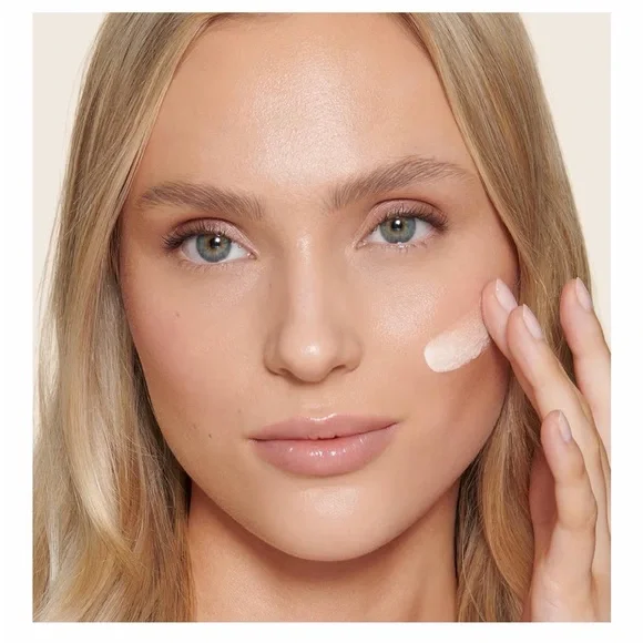 Charlotte Tilbury Unisex Healthy Glow Skin Tint- Hydrating Tinted 1.3 fl oz NWT - Picture 3 of 9